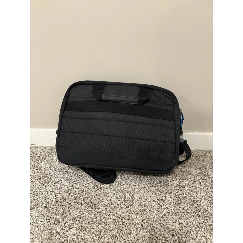 Dell 7FK8H Pro Briefcase Bag with Shoulder Strap 15.6
